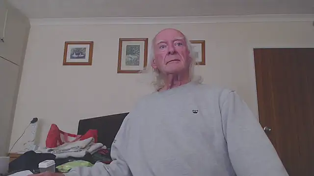 Snapshot of WaverlyKernow chatting on October 4, 12:14 pm WaverlyKernow online show from October 4, 12:14 pm