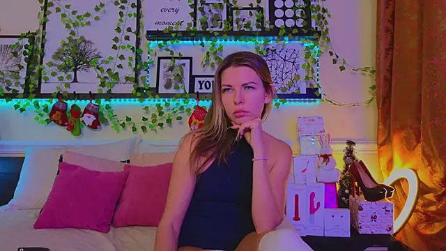 Snapshot of Real_Tini chatting on December 12, 12:33 pm Real Tini online show from December 12, 12:33 pm