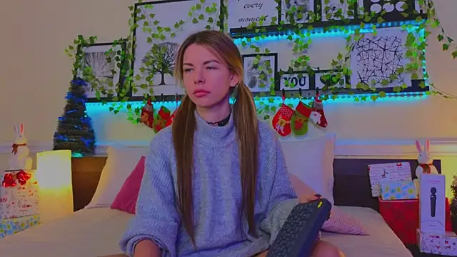 Snapshot of Real_Tini chatting on December 19, 4:46 pm Real Tini online show from December 19, 4:46 pm