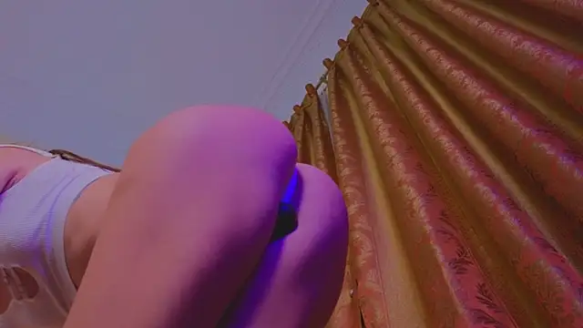 Snapshot of Real_Tini chatting on December 25, 6:19 pm Real Tini online show from December 25, 6:19 pm