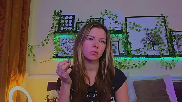 Snapshot of Real_Tini chatting on January 14, 12:56 pm Real Tini online show from January 14, 12:56 pm