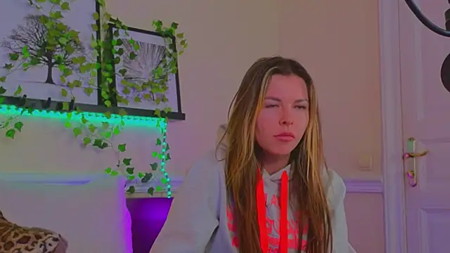 Snapshot of Real_Tini chatting on January 17, 1:03 pm Real Tini online show from January 17, 1:03 pm