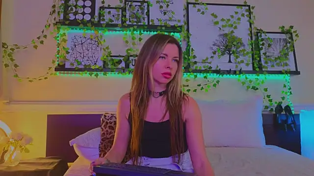 Snapshot of Real_Tini chatting on January 18, 7:04 pm Real Tini online show from January 18, 7:04 pm