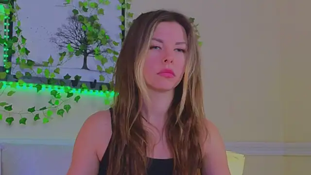 Snapshot of Real_Tini chatting on February 21, 1:11 pm Real Tini online show from February 21, 1:11 pm