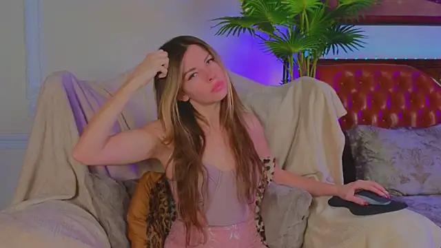 Snapshot of Real_Tini chatting on February 22, 1:13 pm Real Tini online show from February 22, 1:13 pm