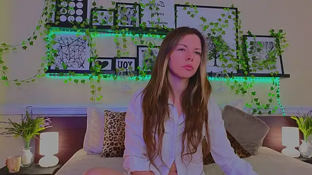 Snapshot of Real_Tini chatting on March 3, 12:58 pm Real Tini online show from March 3, 12:58 pm