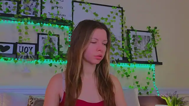 Snapshot of Real_Tini chatting on March 5, 6:12 am Real Tini online show from March 5, 6:12 am