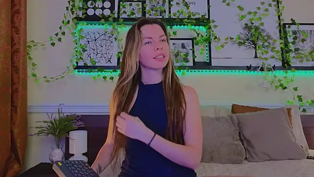 Snapshot of Real_Tini chatting on March 11, 1:45 pm Real Tini online show from March 11, 1:45 pm