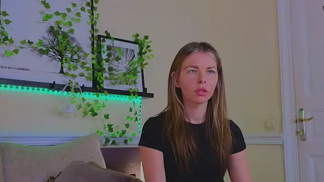 Snapshot of Real_Tini chatting on March 14, 1:13 pm Real Tini online show from March 14, 1:13 pm