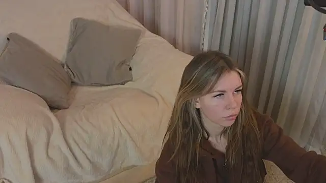 Snapshot of Real_Tini chatting on March 20, 1:04 pm Real Tini online show from March 20, 1:04 pm