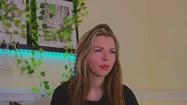 Snapshot of Real_Tini chatting on March 22, 1:41 pm Real Tini online show from March 22, 1:41 pm