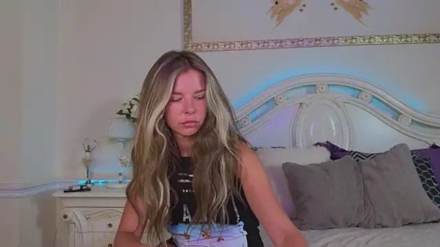 Snapshot of Real_Tini chatting on September 9, 11:43 am Real Tini online show from September 9, 11:43 am