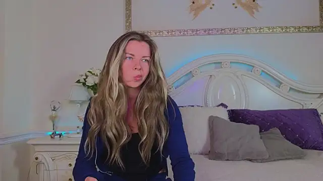 Snapshot of Real_Tini chatting on September 10, 11:54 am Real Tini online show from September 10, 11:54 am