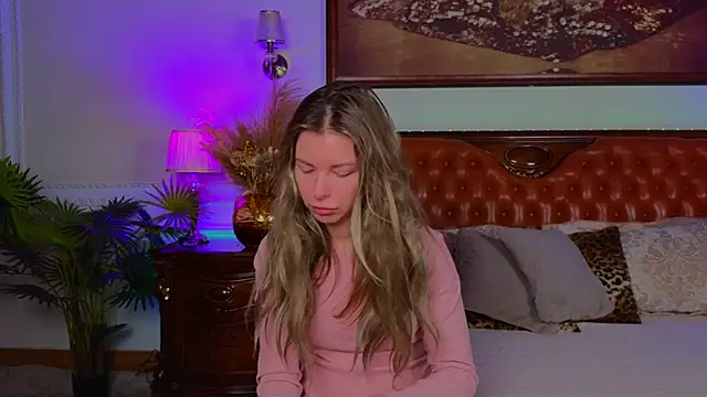 Snapshot of Real_Tini chatting on November 11, 6:02 am Real Tini online show from November 11, 6:02 am