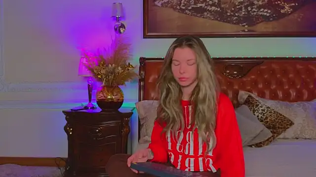 Snapshot of Real_Tini chatting on November 14, 6:01 am Real Tini online show from November 14, 6:01 am