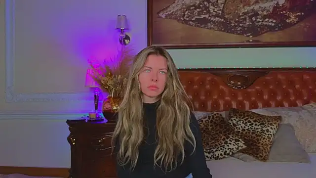 Snapshot of Real_Tini chatting on November 15, 6:22 am Real Tini online show from November 15, 6:22 am