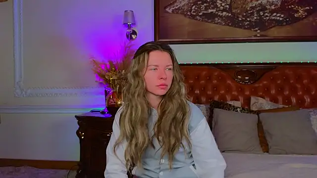 Snapshot of Real_Tini chatting on November 17, 6:19 am Real Tini online show from November 17, 6:19 am