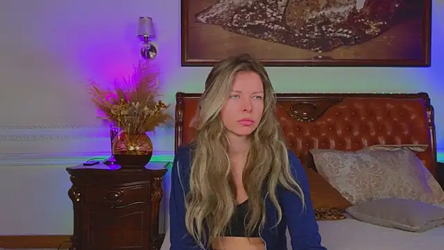 Snapshot of Real_Tini chatting on November 18, 6:07 am Real Tini online show from November 18, 6:07 am