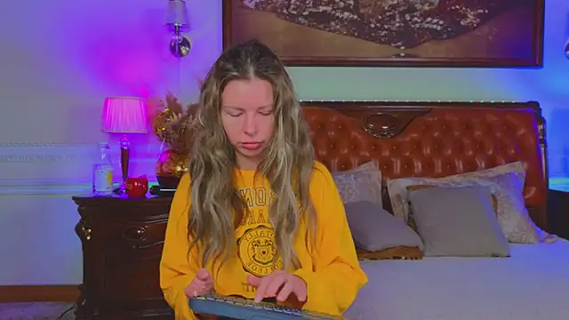 Snapshot of Real_Tini chatting on November 25, 6:35 am Real Tini online show from November 25, 6:35 am