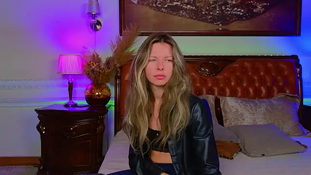 Snapshot of Real_Tini chatting on November 27, 6:15 am Real Tini online show from November 27, 6:15 am