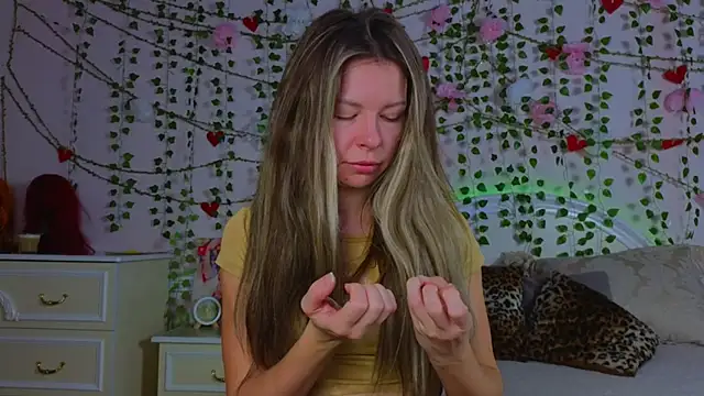 Snapshot of Real_Tini chatting on November 30, 6:17 am Real Tini online show from November 30, 6:17 am