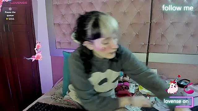 neeko princes online show from February 26, 12:15 pm