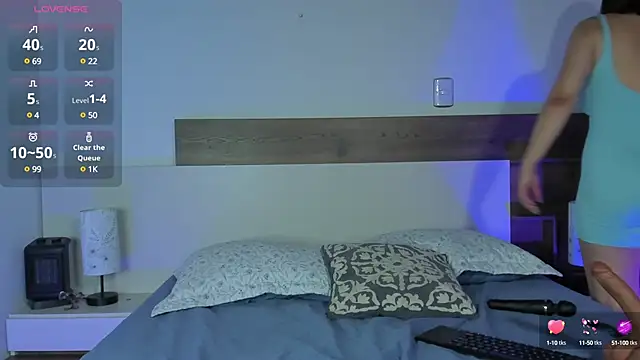 Snapshot of _fullmoon chatting on January 23, 12:57 am  fullmoon online show from January 23, 12:57 am