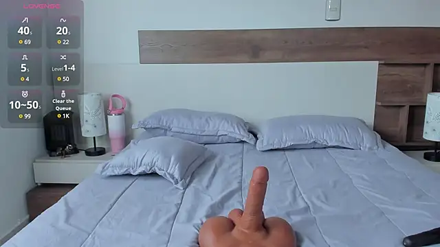 Snapshot of _fullmoon chatting on January 31, 8:43 pm  fullmoon online show from January 31, 8:43 pm