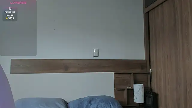 Snapshot of _fullmoon chatting on February 25, 8:51 pm  fullmoon online show from February 25, 8:51 pm