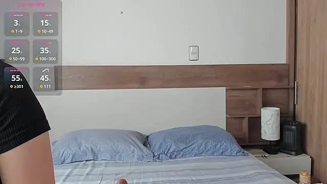 Snapshot of _fullmoon chatting on February 26, 8:11 pm  fullmoon online show from February 26, 8:11 pm