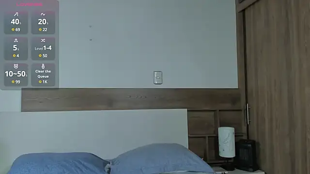 Snapshot of _fullmoon chatting on February 27, 10:09 pm  fullmoon online show from February 27, 10:09 pm