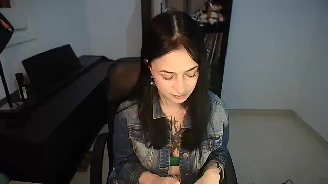 Windy butterfly online show from October 18, 5:35 pm