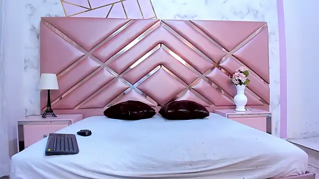 Snapshot of VenusDanielss chatting on February 19, 7:16 pm VenusDanielss online show from February 19, 7:16 pm