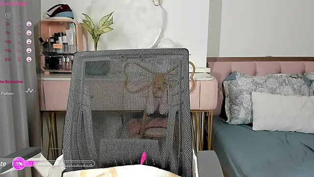  Joliie  online show from January 21, 3:43 pm