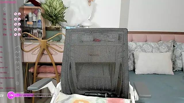  Joliie  online show from February 23, 8:55 pm