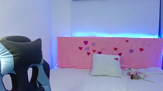 Lia 14  online show from February 20, 4:14 pm