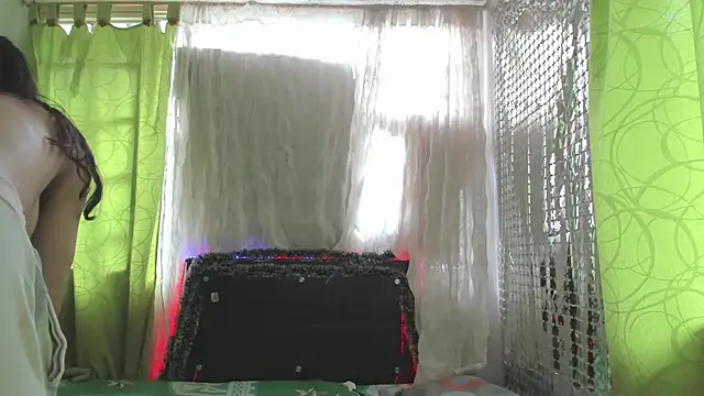 Snapshot of Megan_Miles02 chatting on December 29, 5:33 pm Megan Miles02 online show from December 29, 5:33 pm