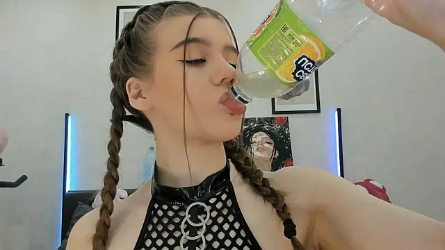 dolly ll online show from March 12, 1:28 pm