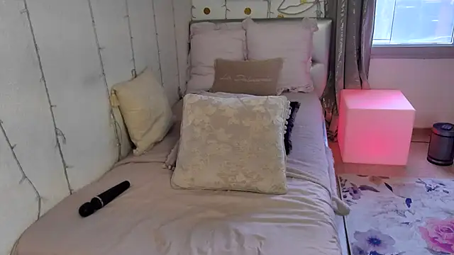 AlicianeFrancaise online show from April 13, 9:48 am