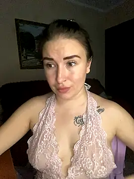 Roxana Bell online show from November 12, 8:08 pm