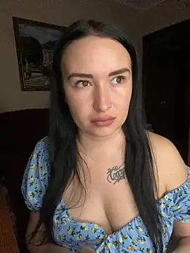 Roxana Bell online show from April 16, 6:30 pm