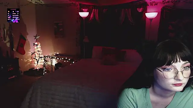 Snapshot of urpuppymoon chatting on December 4, 1:15 am urpuppymoon online show from December 4, 1:15 am