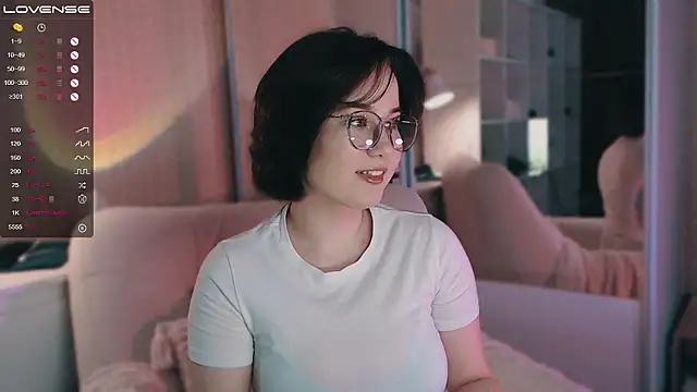 LissaLarsson  online show from December 4, 5:11 pm