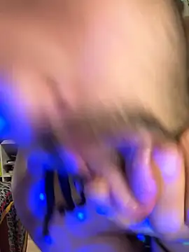 Snapshot of BobbyQ29 chatting on November 27, 4:47 am BobbyQ29 online show from November 27, 4:47 am