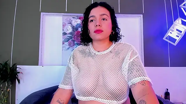 Snapshot of Alexxxholy chatting on February 24, 1:42 pm Alexxxholy online show from February 24, 1:42 pm