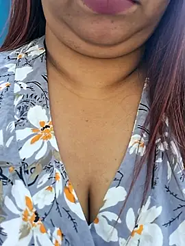 Snapshot of Ravina_patil1 chatting on February 14, 8:33 am Ravina patil1 online show from February 14, 8:33 am