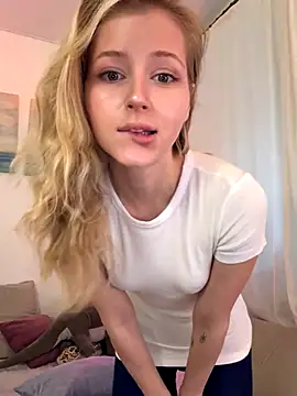 LunaRase online show from December 4, 10:57 am