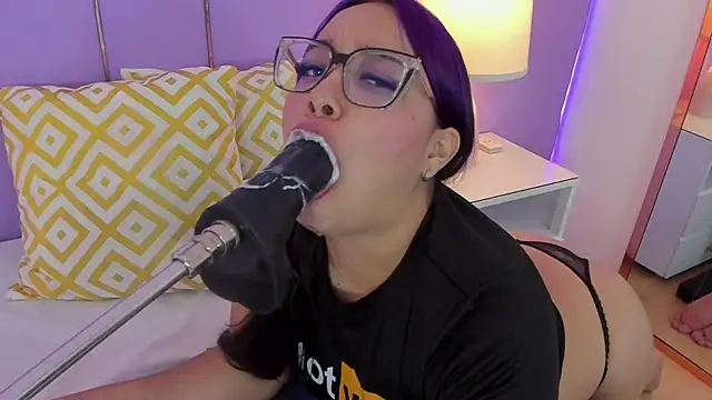 SophyRuiz  online show from March 28, 11:54 am