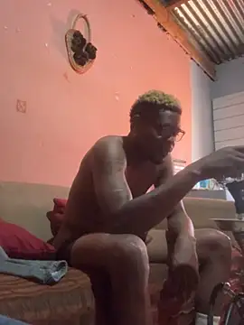 Maskman941 online show from April 7, 9:32 am