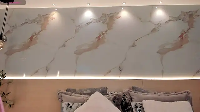 Snapshot of SteffanyBeck chatting on April 8, 11:32 am SteffanyBeck online show from April 8, 11:32 am